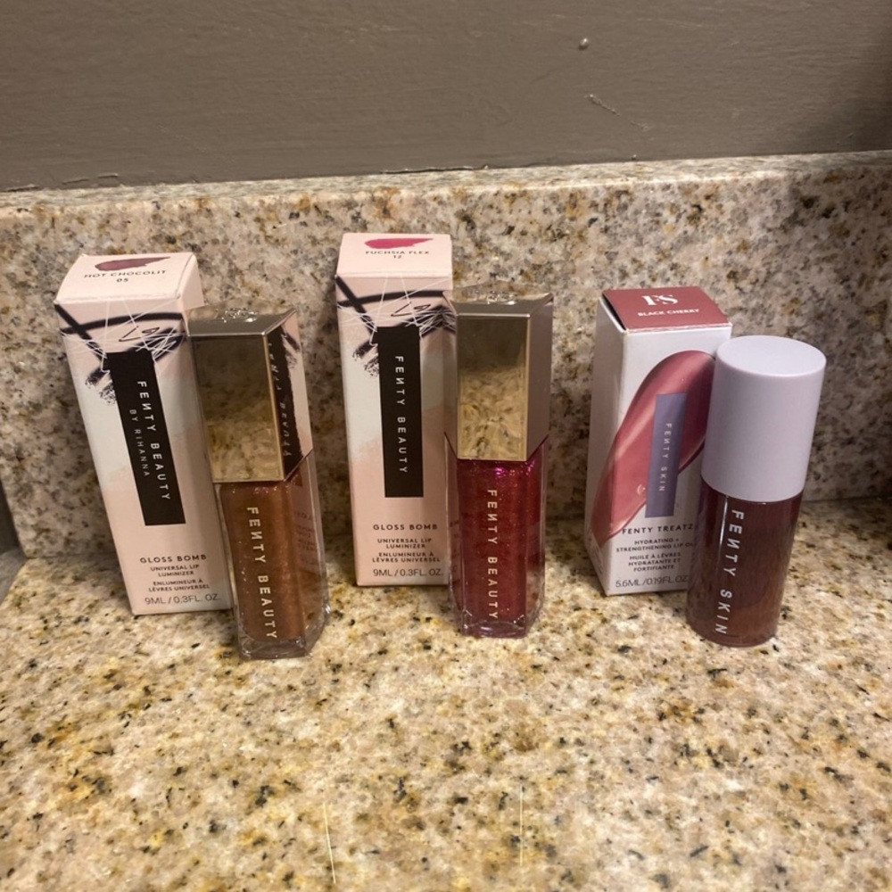 Fenty Beauty Gloss Bomb Lip Luminizer - Shimmering Rose